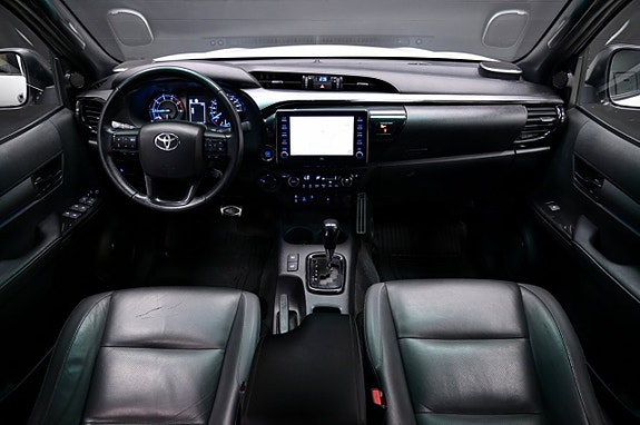 Toyota HiLux 12 of 24