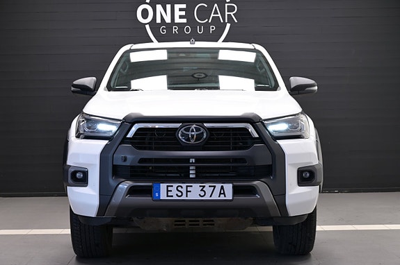 Toyota HiLux 2 of 24