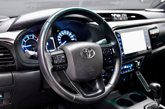 Toyota HiLux 14 of 24