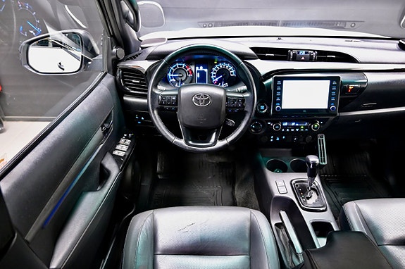 Toyota HiLux 13 of 24