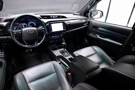Toyota HiLux 11 of 24