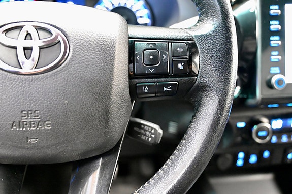 Toyota HiLux 17 of 24