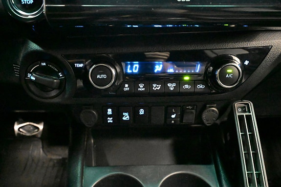 Toyota HiLux 21 of 24
