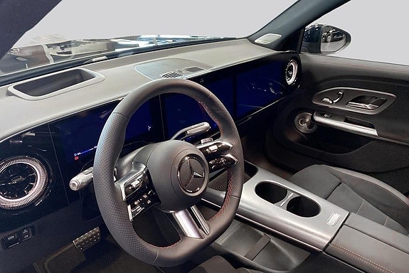 Mercedes-Benz GLB250+ 8 of 14