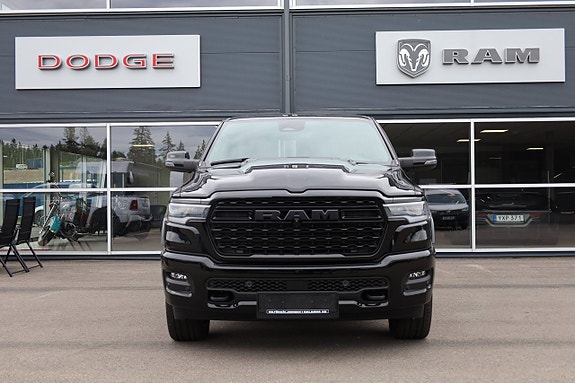 Dodge RAM 1500 2 of 5