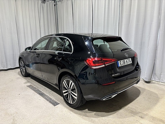Mercedes-Benz A250 e 3 of 5