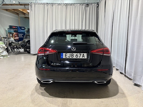 Mercedes-Benz A250 e 4 of 5