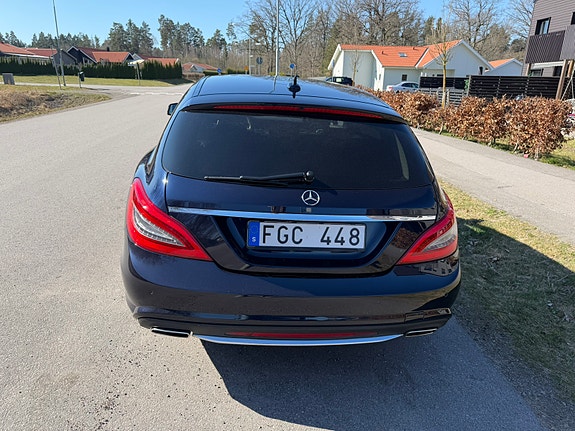 Mercedes-Benz CLS500 6 of 8