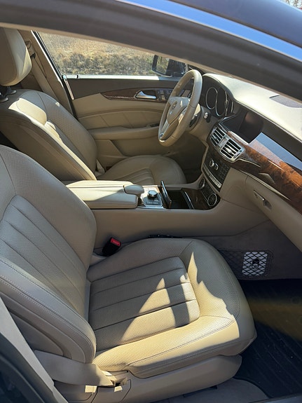 Mercedes-Benz CLS500 4 of 8