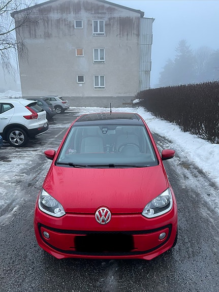 Volkswagen UP! 2 of 5