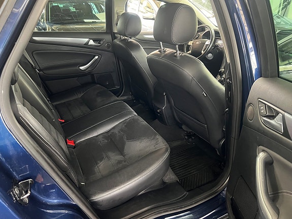 Ford Mondeo 10 of 17