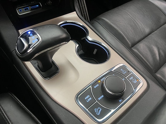 Jeep Grand Cherokee 17 of 22