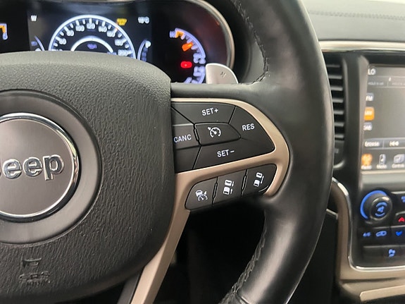 Jeep Grand Cherokee 16 of 22