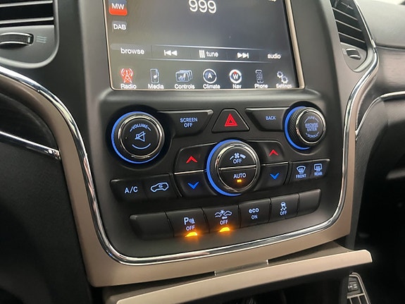 Jeep Grand Cherokee 18 of 22