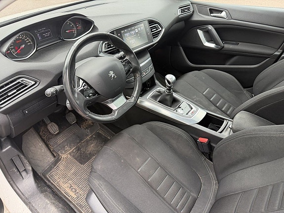Peugeot 308 7 of 12