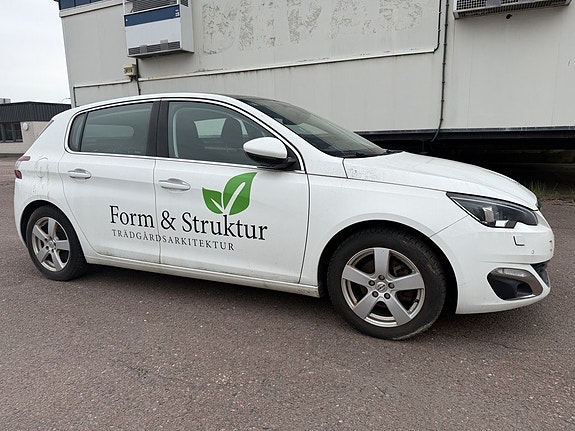 Peugeot 308 2 of 5