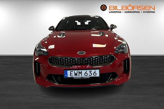 Kia Stinger 2 of 5