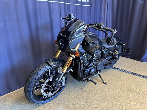 Indian Scout 101 Onyx Black Crystal 3 of 8