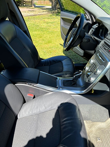 Volvo V70 8 of 15
