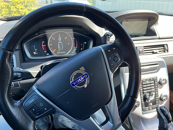 Volvo V70 3 of 15