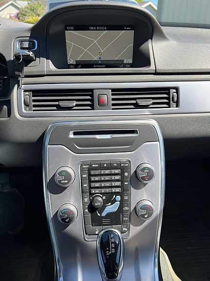 Volvo V70 2 of 15