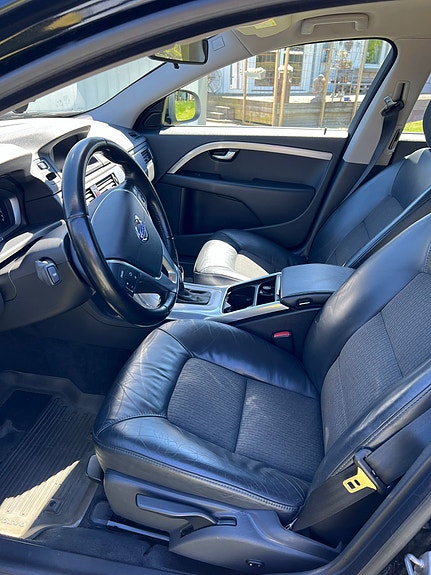 Volvo V70 9 of 15