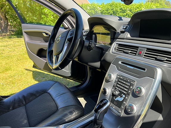 Volvo V70 7 of 15
