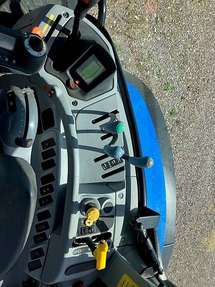 New Holland T 6.140 EC 5 of 10