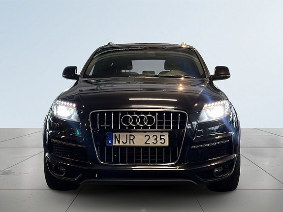Audi Q7 2 of 5