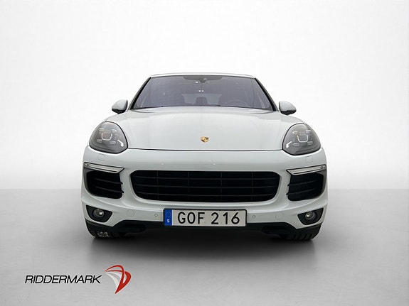 Porsche Cayenne S 2 of 5