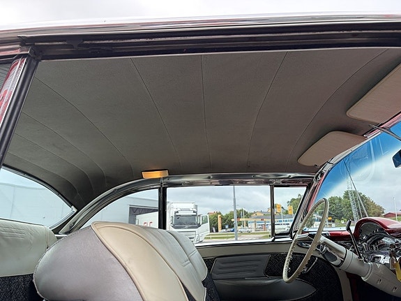 Oldsmobile Ninety Eight 29 of 30