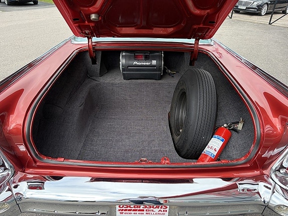 Oldsmobile Ninety Eight 23 of 30