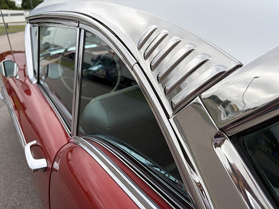 Oldsmobile Ninety Eight 27 of 30