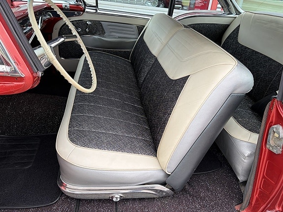 Oldsmobile Ninety Eight 15 of 30