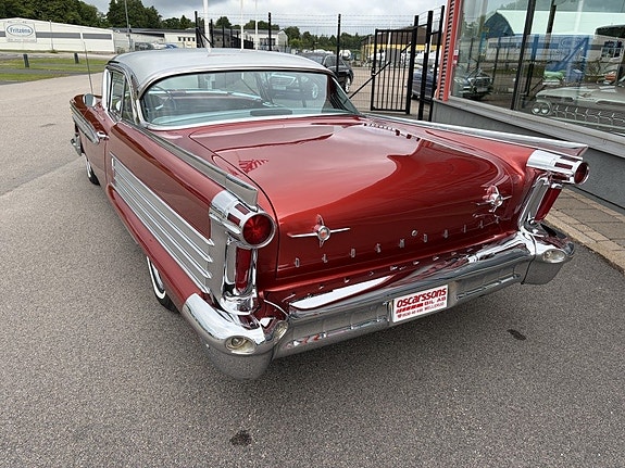 Oldsmobile Ninety Eight 6 of 30