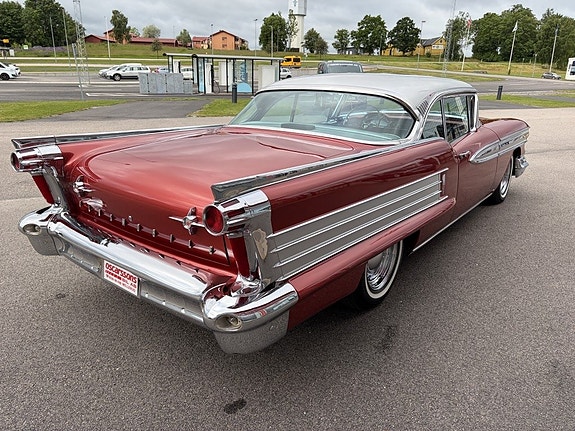Oldsmobile Ninety Eight 8 of 30