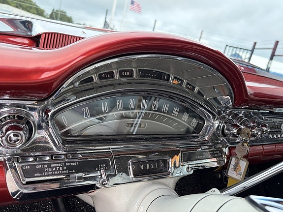 Oldsmobile Ninety Eight 30 of 30
