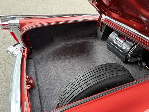 Oldsmobile Ninety Eight 24 of 30