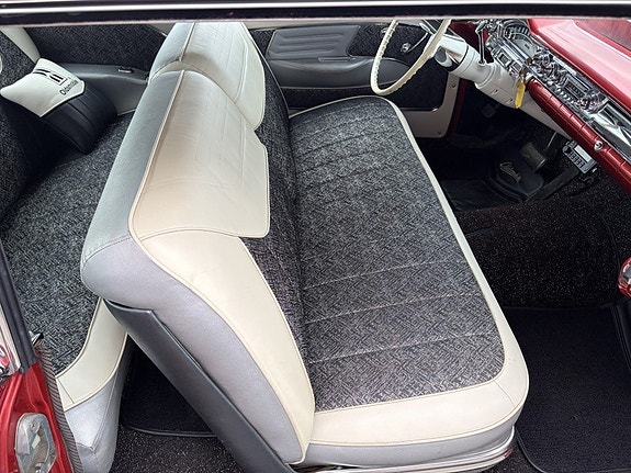 Oldsmobile Ninety Eight 18 of 30