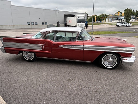 Oldsmobile Ninety Eight 11 of 30