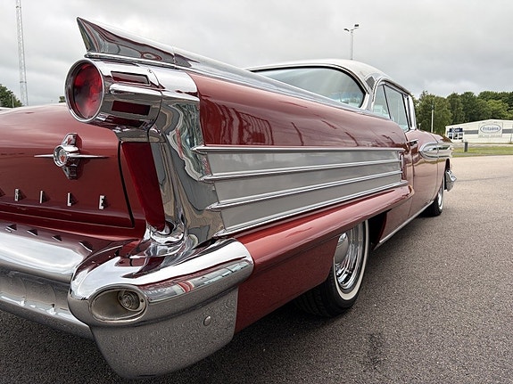 Oldsmobile Ninety Eight 25 of 30