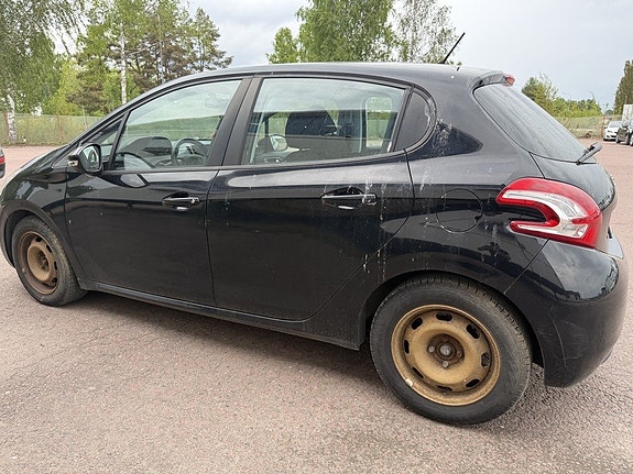 Peugeot 208 4 of 5
