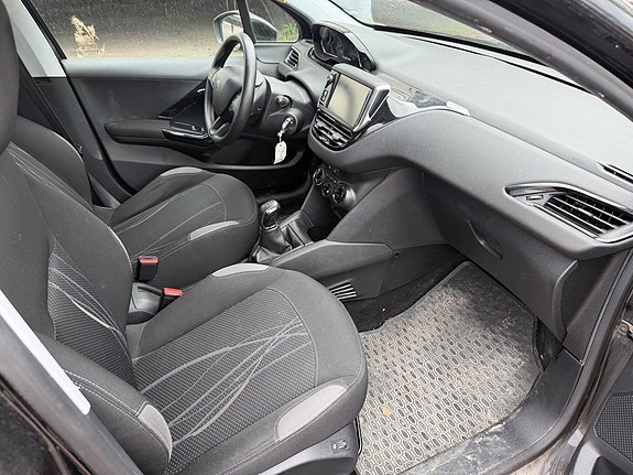 Peugeot 208 5 of 5