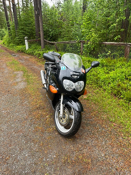 Suzuki GSX750F Katana 2 of 3