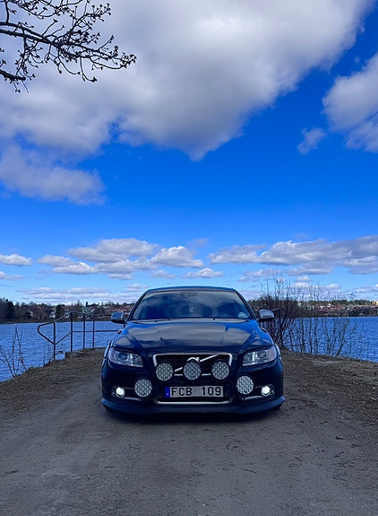 Volvo V70 3 of 5