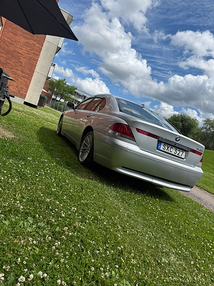BMW 745i 4 of 4
