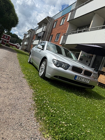 BMW 745i 2 of 4