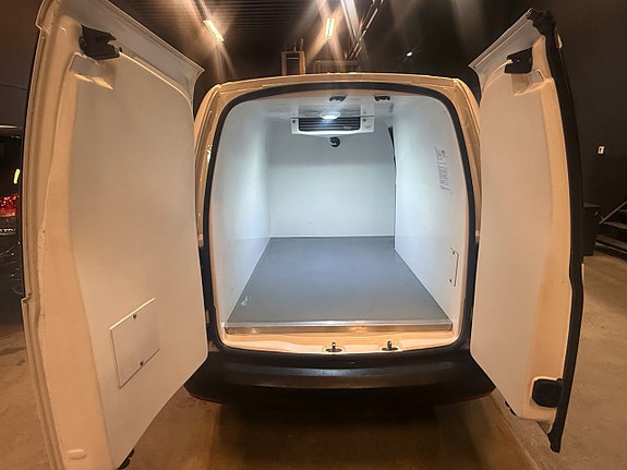 Volkswagen Caddy Maxi 18 of 22
