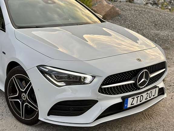 Mercedes-Benz CLA250 e 4 of 5