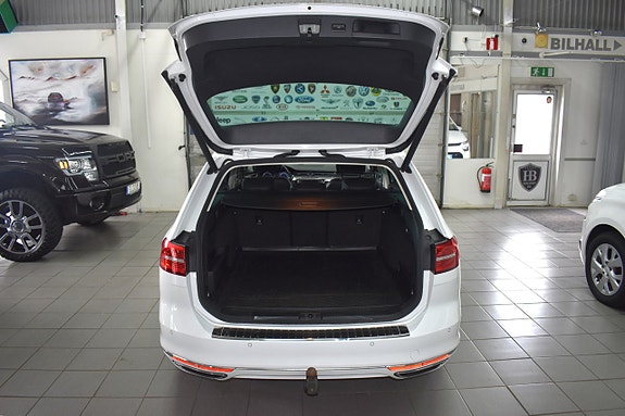 Volkswagen Passat 16 of 19